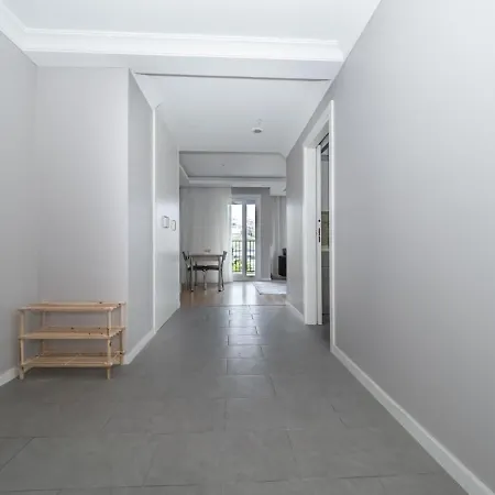 Spacious Flat With Shared Pool In Esenyurt Apartment