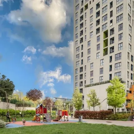 Spacious Flat With Shared Pool In Esenyurt דירה *